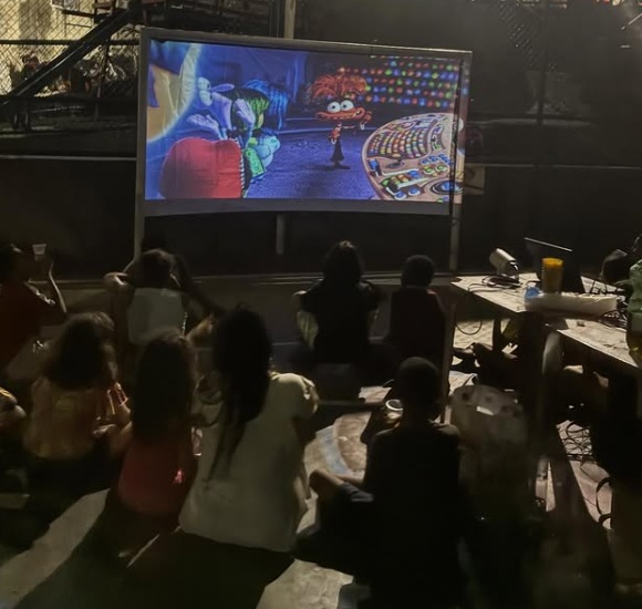 Sessão do Cine Santo Amaro com a comunidade